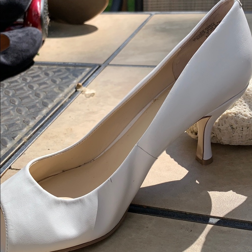 White Pump - Picture 3 of 6